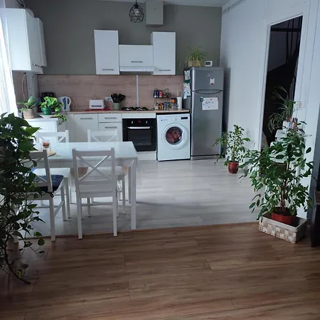 Avec Stationnement Gratuit *